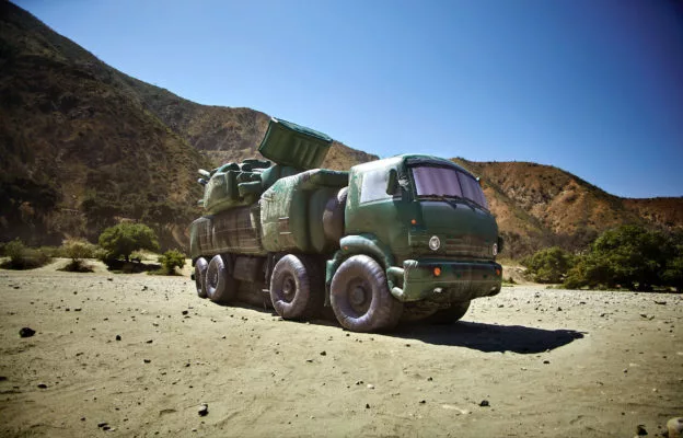 i2k defense - custom inflatable military truck Pantsir-S1-15-624x400